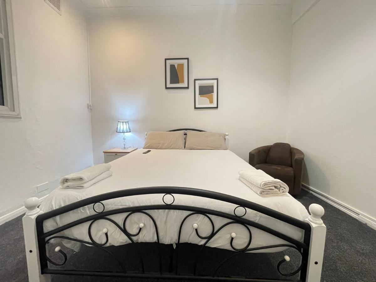 לונדון Private Double Room In Stratford מראה חיצוני תמונה