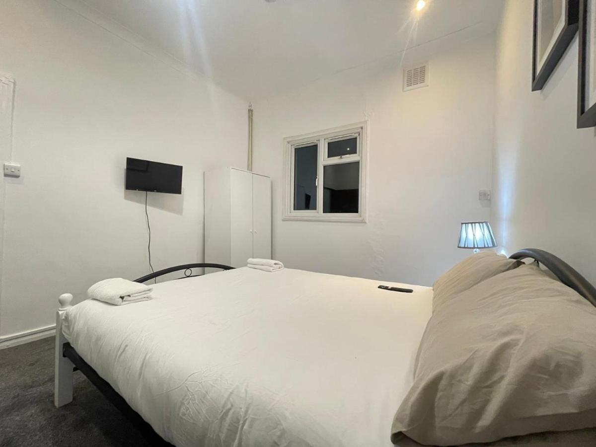 לונדון Private Double Room In Stratford מראה חיצוני תמונה